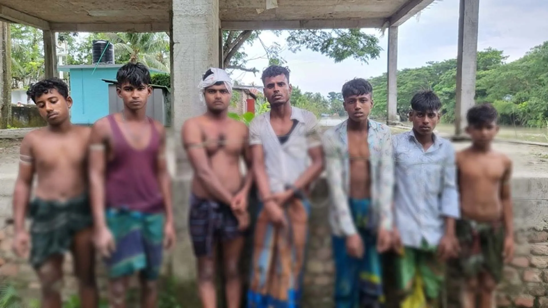 বরিশালে মা ইলিশ রক্ষার অভিযানিক দলের ওপর হামলা